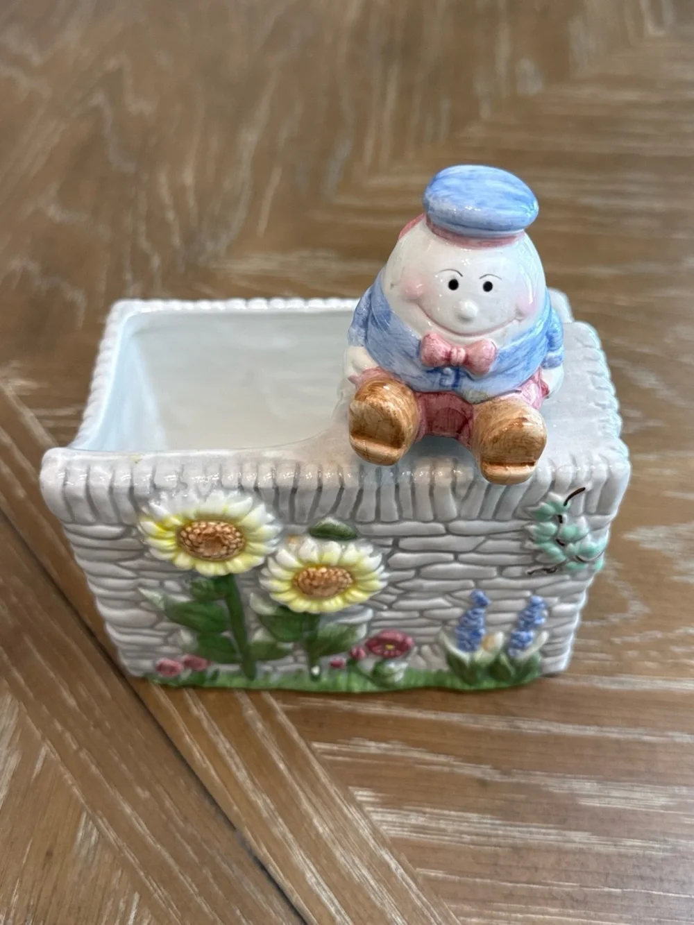 LBK Ceramic Humpty Dumpty Planter Flower Pot plays music Tested Works